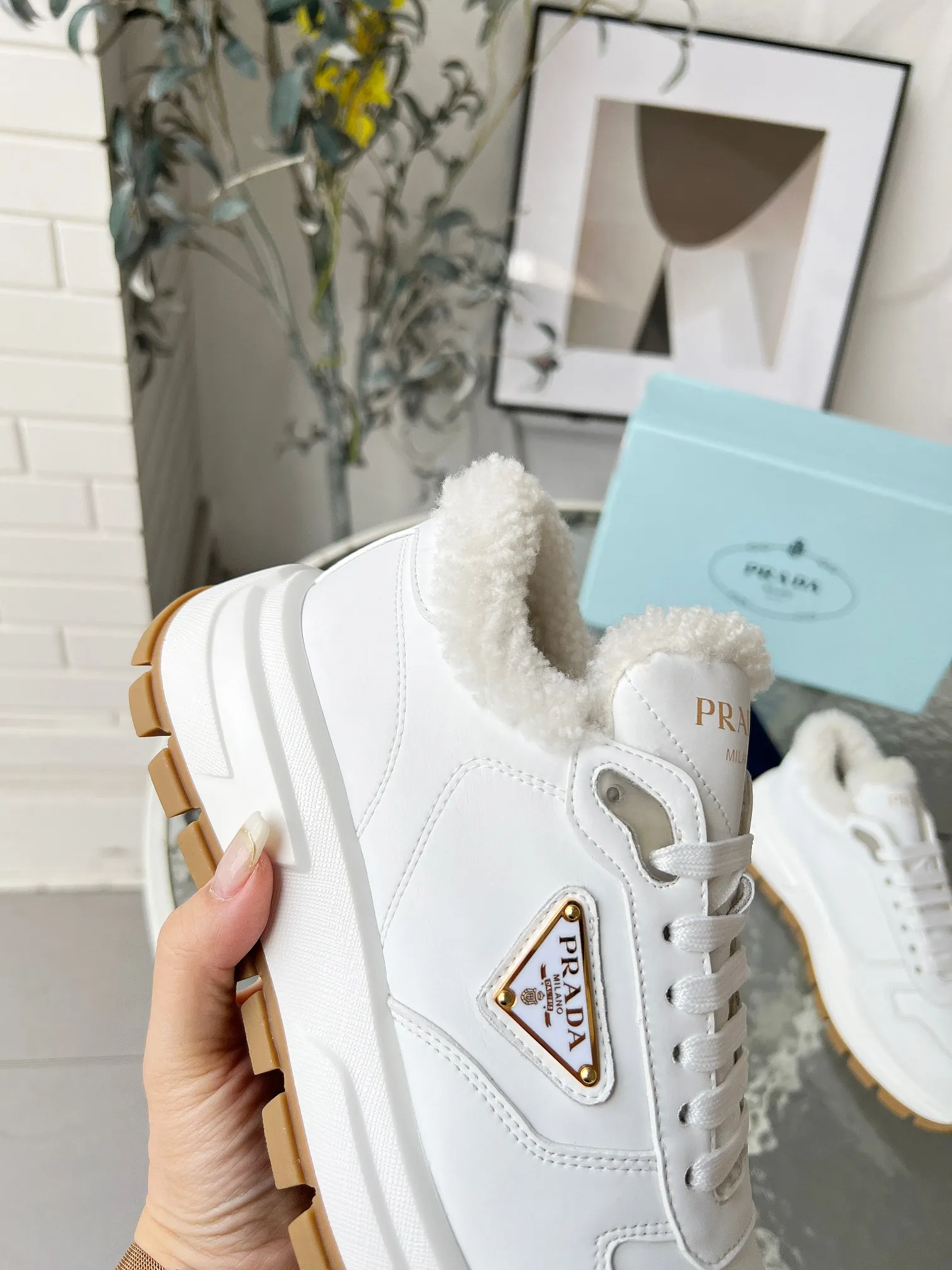 👟👟Ex-factory price 600👟👟 Prada couple model "PRADA.." upgraded version 2024 explosive model is released. , original 1:1 thick sole, fabric silk cowhide lining: sheepskin, foot weight: sheepskin, size 35--46, "Women's model 34.41 is custom-made and non-returnable, Men's model 38.45.46 is custom-made and is non-refundable, two colors black and white